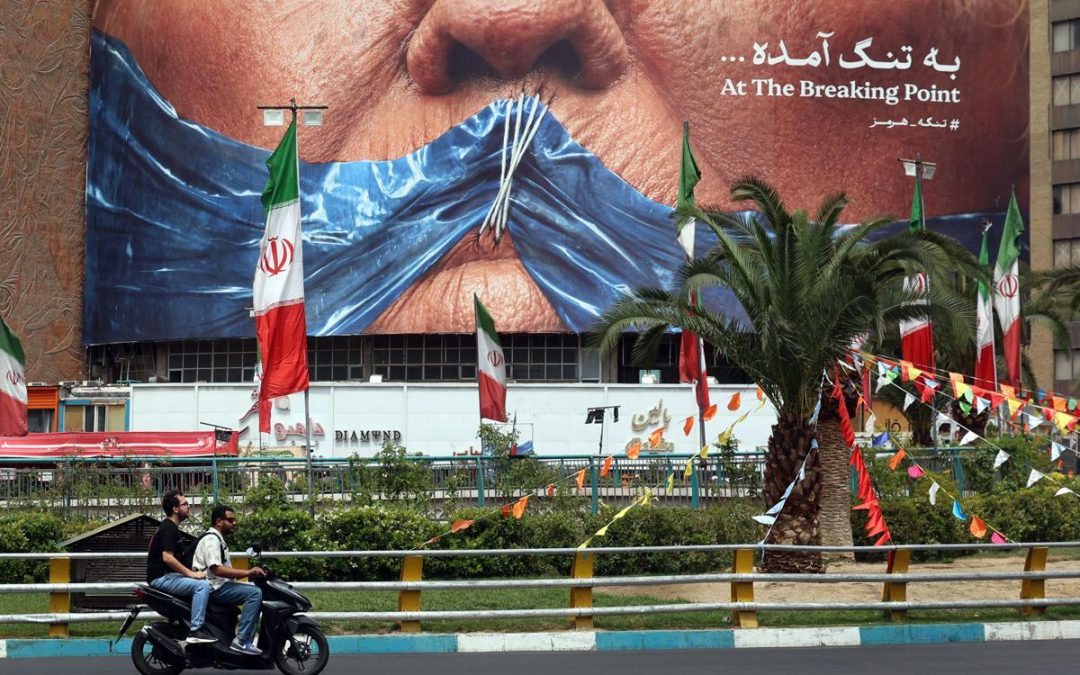 Iran-Usa, conto alla rovescia per l’accordo? Trump: “Firma imminente”. Teheran frena