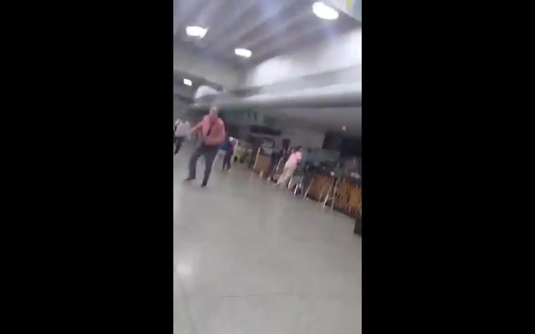 Terremoto in Venezuela, paura in aeroporto: la scossa e la fuga