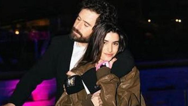Tommaso Paradiso e Carolina Sansoni si sono sposati, il matrimonio a Capalbio