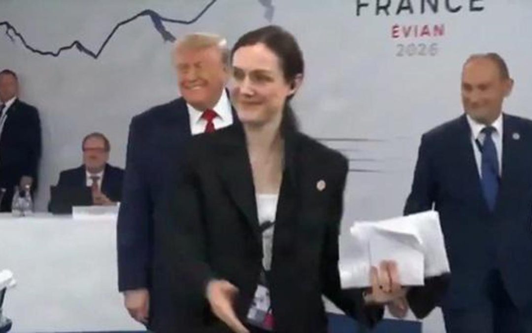 G7, Trump arriva per ultimo alla riunione dei leader: “Sono il boss”