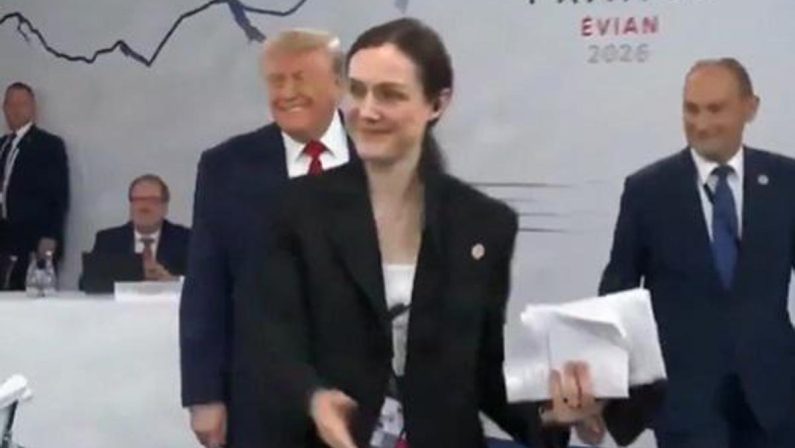 G7, Trump arriva per ultimo alla riunione dei leader: “Sono il boss”