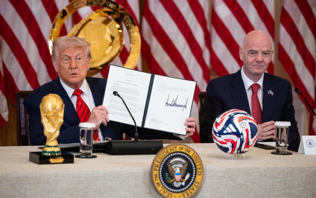 Mondiali, Infantino: “Trump consegnerà la Coppa del Mondo insieme a me”