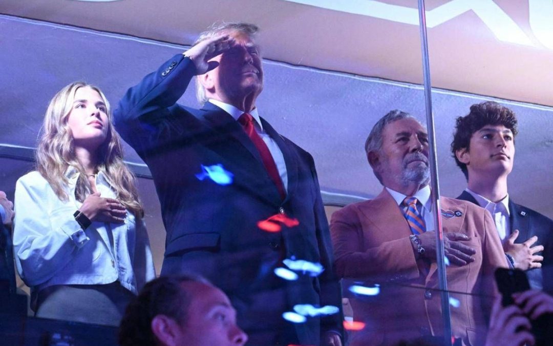 Pioggia di fischi per Trump alla finale Nba, ma il tycoon nega: “Erano applausi”