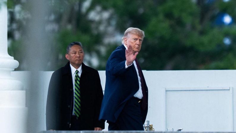 Trump contro il Senato sull’Iran: “Voto inutile”. Il tycoon a picco nei sondaggi
