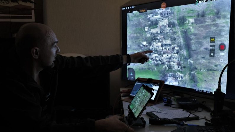 Ucraina-Russia, massiccio attacco di droni di Kiev su Mosca: colpita un’altra raffineria
