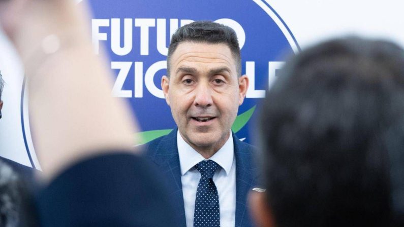 Legge elettorale, da Vannacci l’emendamento contro le quote di genere: “Concetto assurdo, offende le donne”