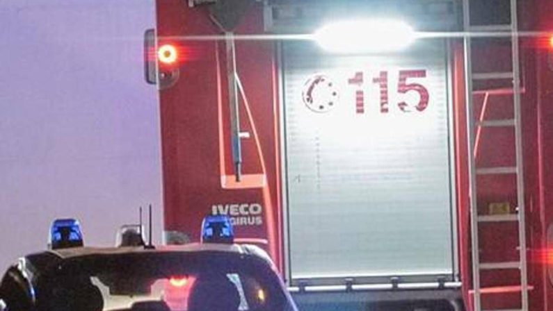 Roma, auto precipita in una scarpata: feriti 3 ragazzi