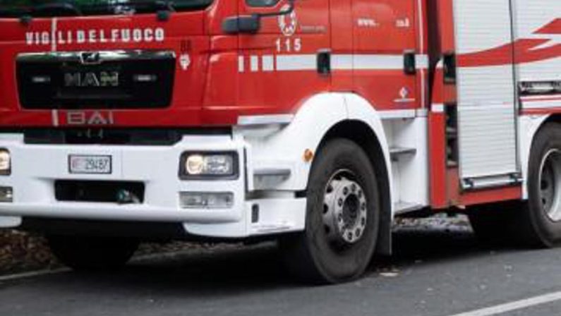 Roma, incendio a Fidene-Nuovo Salario: circolazione treni interrotta su linea Fl1 Orte-Fiumicino aeroporto