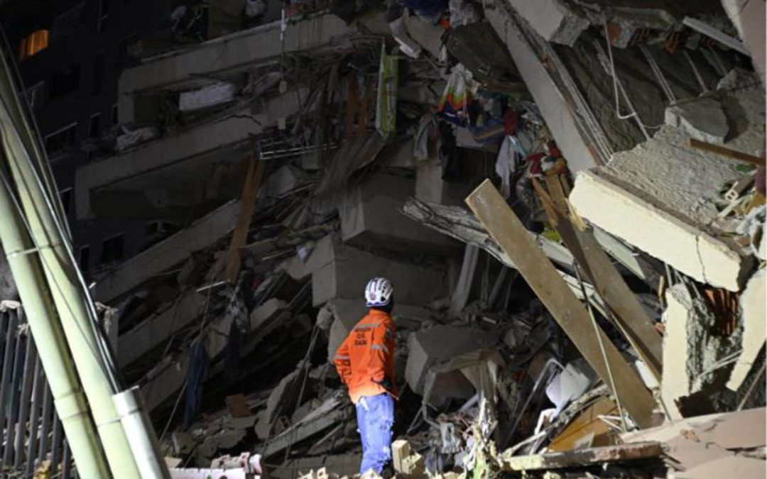 Terremoto colpisce Venezuela, due scosse di magnitudo 7.2 e 7.5: crollano palazzi a Caracas