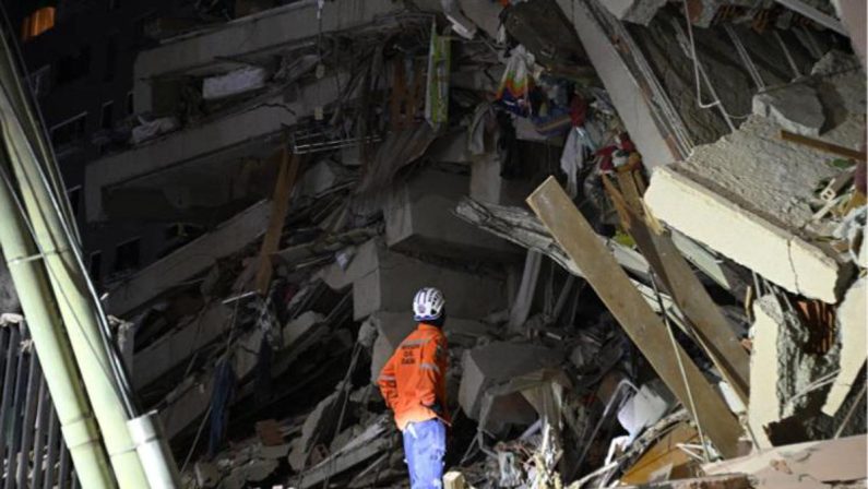 Terremoto colpisce Venezuela, due scosse di magnitudo 7.2 e 7.5: crollano palazzi a Caracas