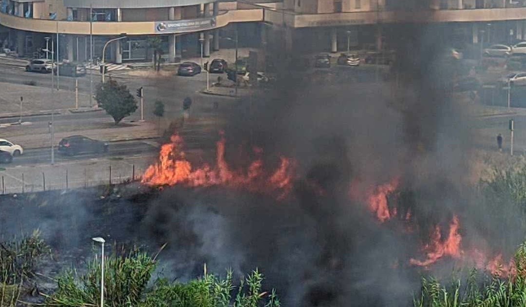 L'incendio su viale Mancini