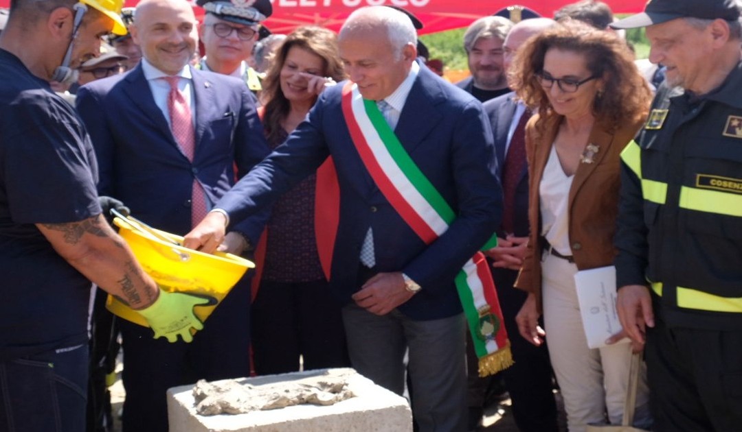 La posa della prima pietra della nuova caserma
