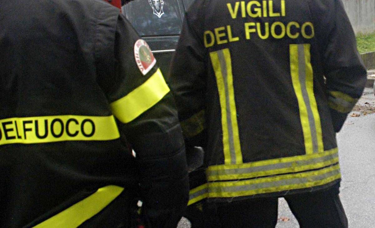 https://www.quotidianodelsud.it/wp-content/uploads/2026/06/vigili-fuoco-tute-fg-ipa.jpeg