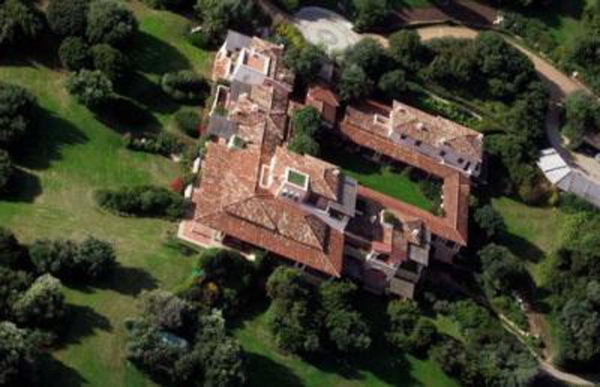 https://www.quotidianodelsud.it/wp-content/uploads/2026/06/villa-certosa-googleearth-1-.jpeg