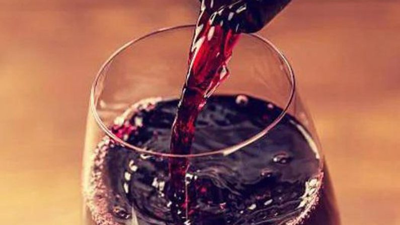 Ubriachi senza bere vino o birra? Colpa di una rara sindrome, cosa dice il medico