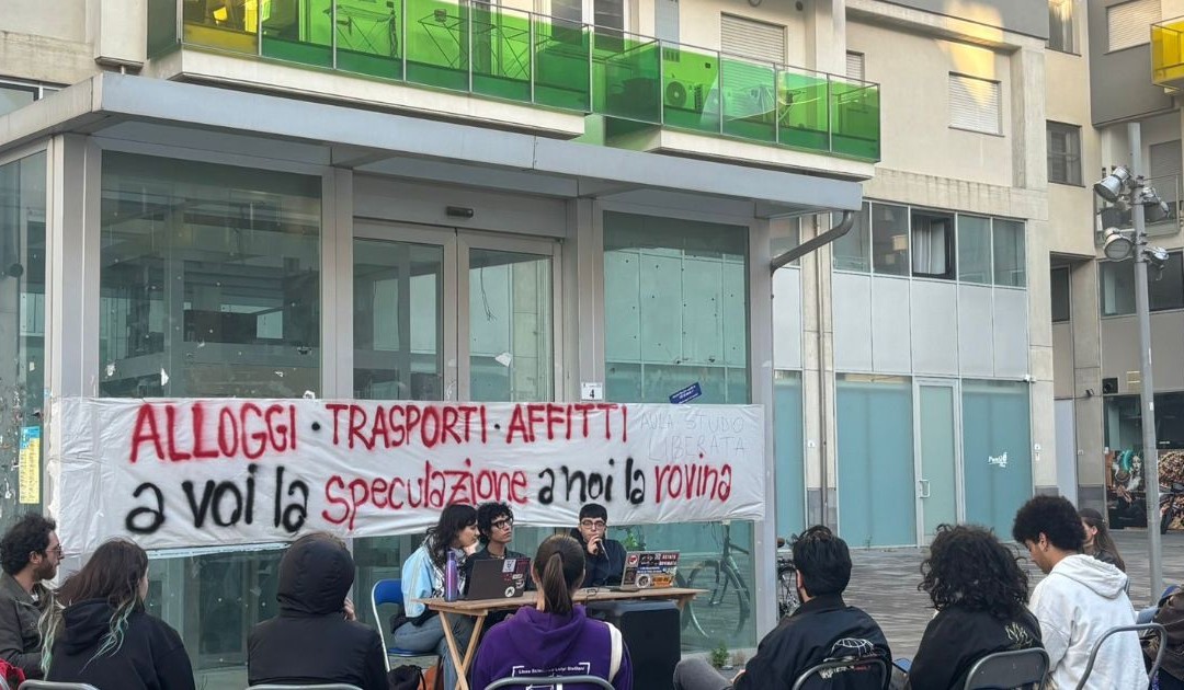 L’assemblea degli studenti contro caro affitto e trasporti