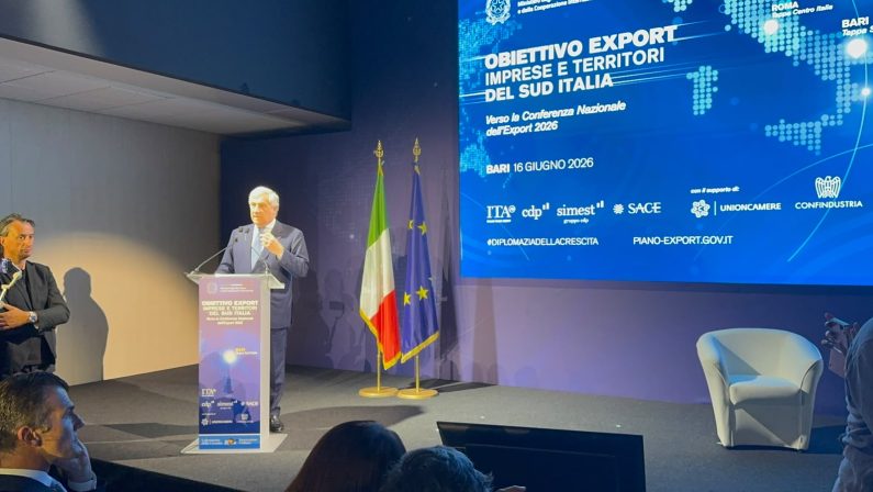 Export, Tajani “Obiettivo 700 miliardi entro il 2027, il Sud cresce più del Nord” / Video