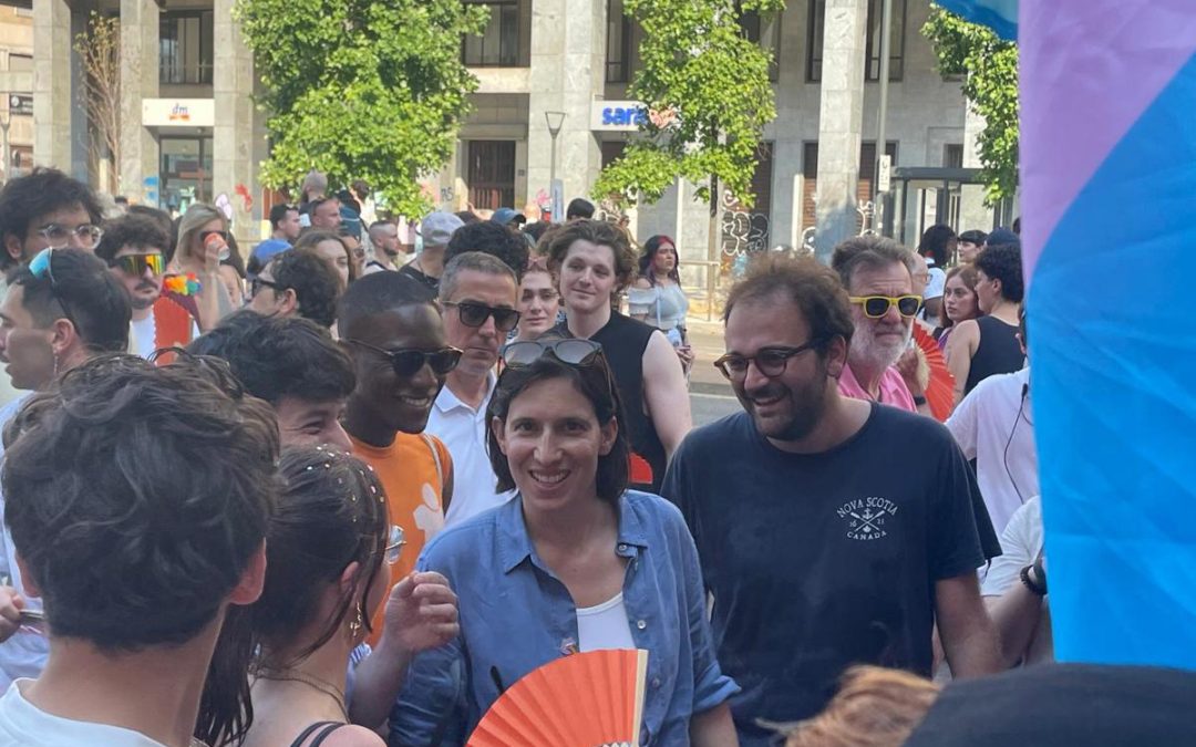 Milano Pride, al via il corteo. Schlein: “Omotransfobia ha ucciso Mirko Moriconi”