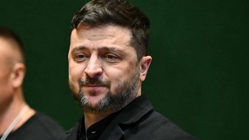 Ucraina, due morti per raid russi: Zelensky a Londra vede Macron, Merz e Starmer