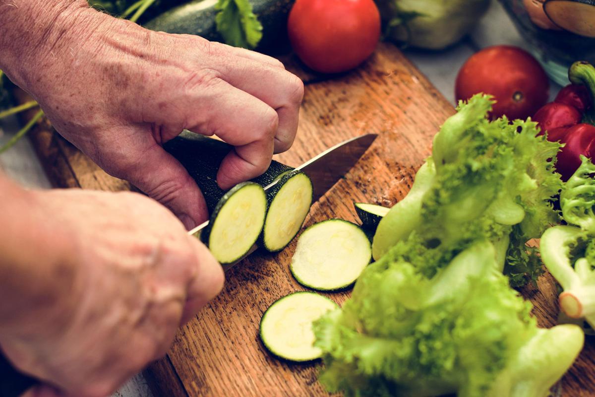 https://www.quotidianodelsud.it/wp-content/uploads/2026/06/zucchine-coltello-123rf-free.jpeg