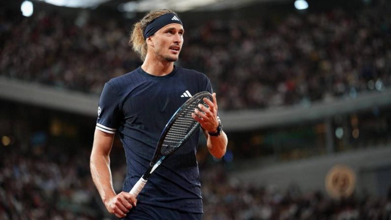 Roland Garros, Zverev litiga con l’arbitro: “La palla è fuori”