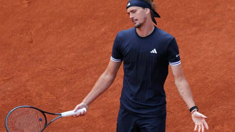 Roland Garros, Zverev litiga con l’arbitro: cos’è successo contro Mensik