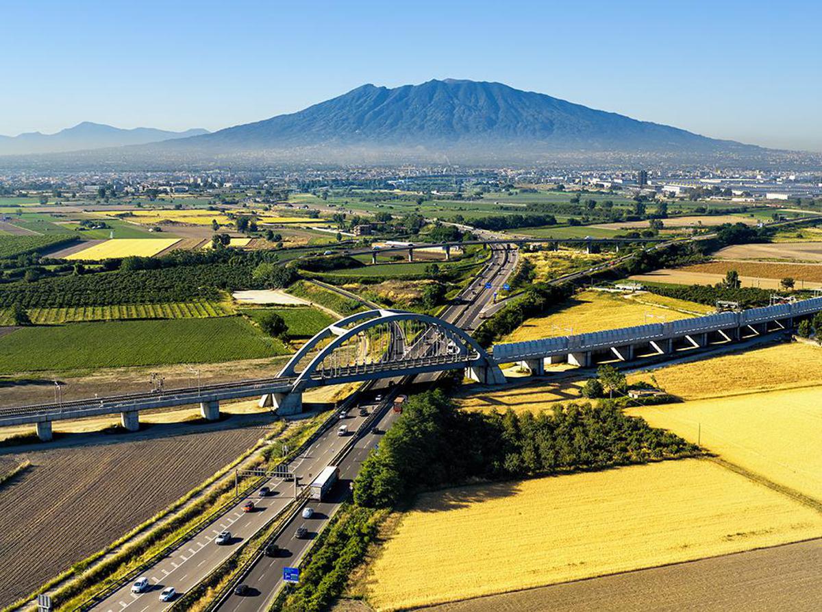 https://www.quotidianodelsud.it/wp-content/uploads/2026/07/01-av-ac-napoli-bari-lotto-napoli-cancello-viadotto-webuild-us.jpeg