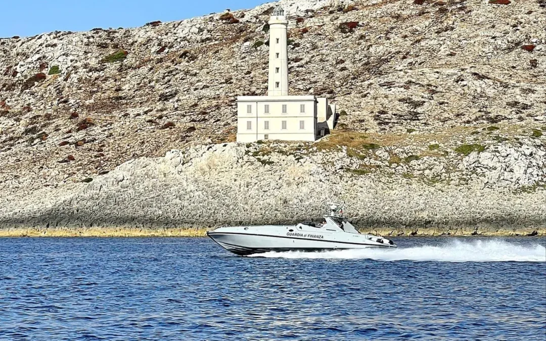 Puglia, sequestrato uno yacht di lusso: scoperti 3 lavoratori in nero
