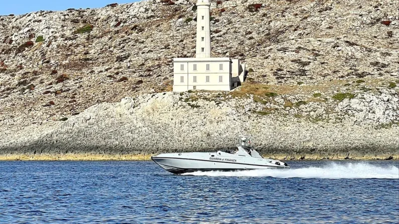 Puglia, sequestrato uno yacht di lusso: scoperti 3 lavoratori in nero