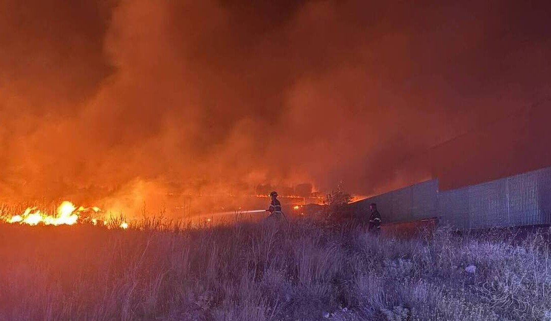 Inferno di fuoco a Castrovillari, il sindaco: «L’incendio una ferita aperta»