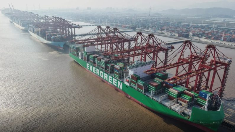 In Cina otto dei primi dieci porti al mondo per volume di merci movimentate