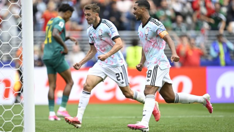Rimonta Belgio, Senegal ko ai supplementari e Diavoli Rossi agli ottavi