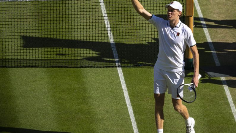 Sinner ai quarti di Wimbledon, battuto il giapponese Mochizuki