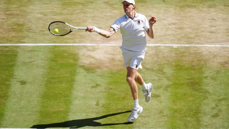 Sinner batte Struff e vola in semifinale a Wimbledon
