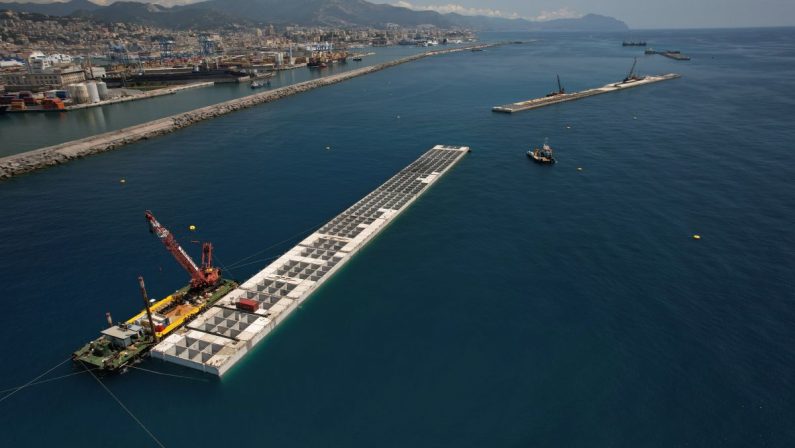 Posato il 26^ cassone della Diga Foranea di Genova
