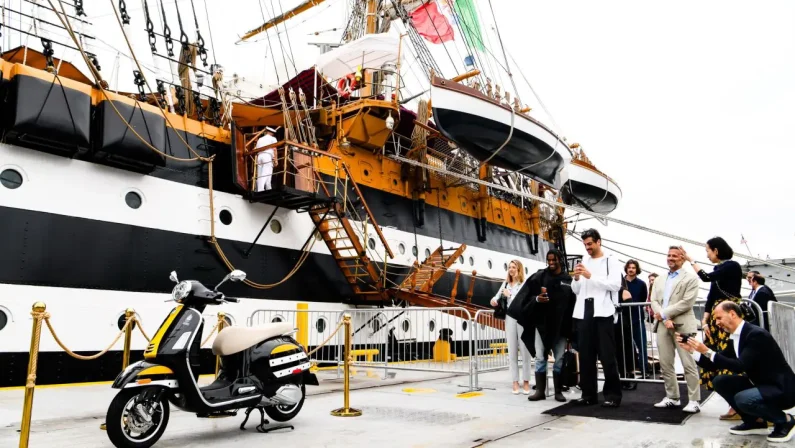 A New York Vespa incontra l’Amerigo Vespucci