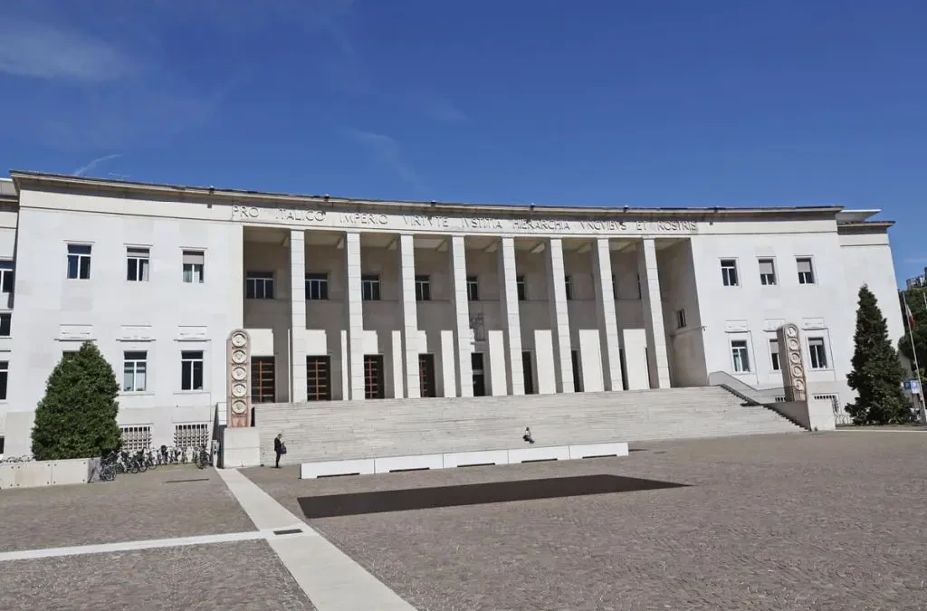 Crolla parte edificio Tribunale a Bolzano