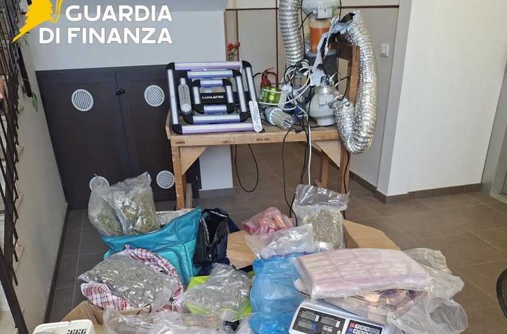 Trovati con 100 kg di droga tra hashish e marijuana, tre arresti nel catanese