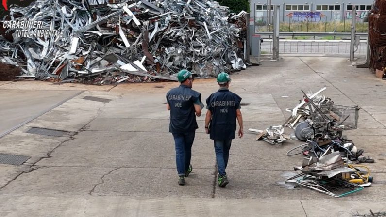Traffico di rifiuti verso il Pakistan, sequestri e perquisizioni nel bresciano