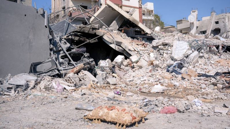 Terremoto e raid americani, notte da incubo per l’iran