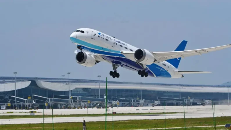 Cina, cresce traffico aereo passeggeri internazionale, in un anno +5,7%