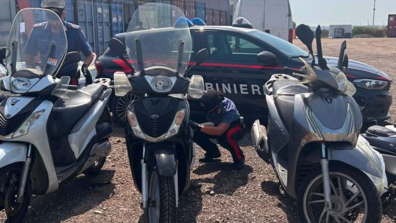 Scoperto traffico illecito di moto nei container a Roma, 3 fermi e 2 denunce