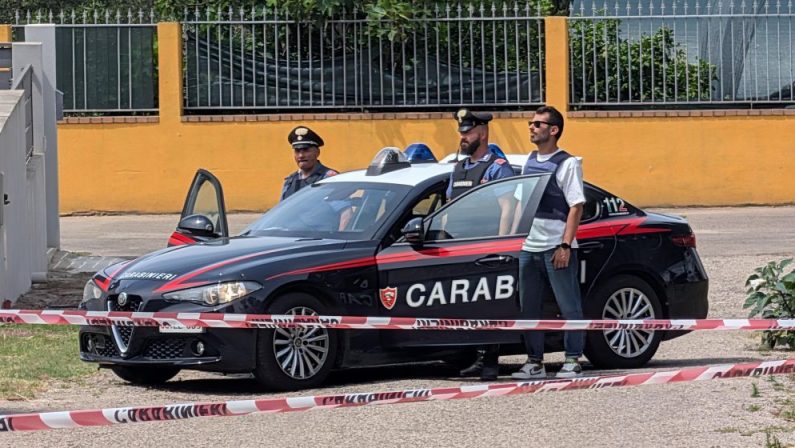 Uccide fratello e ferisce moglie nel cagliaritano, poi si costituisce