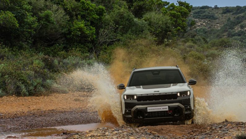 Nuova Jeep Compass 4xe scopre luoghi inaccessibili
