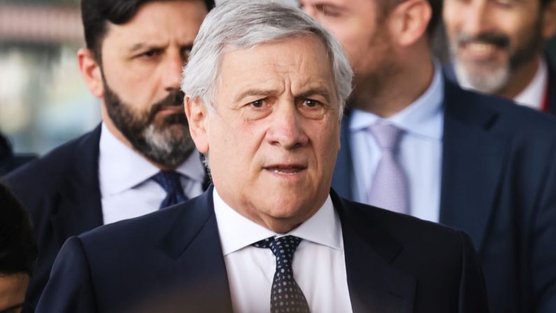 Fisco, Tajani “FI propone di detassare le tredicesime e ridurre il bollo auto”