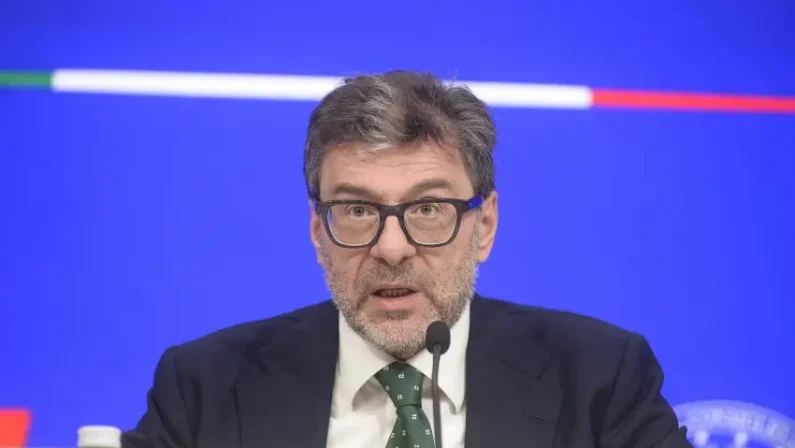 Giorgetti “Sconto solo sul gasolio di 17 centesimi fino al 6 agosto”