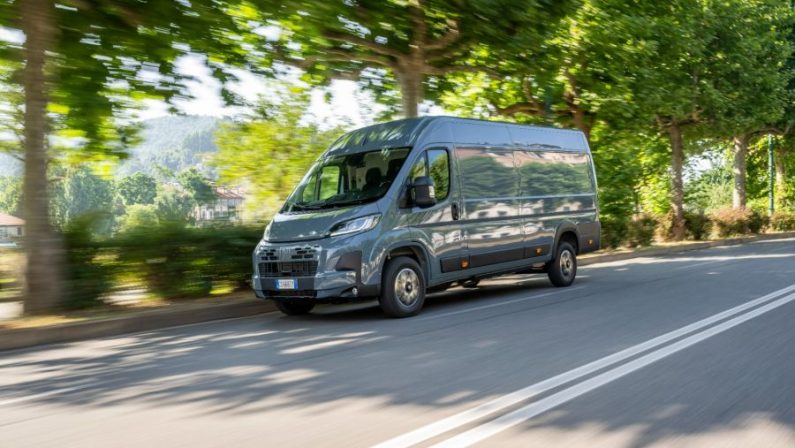 Ducato celebra 45 anni, icona della mobilità professionale