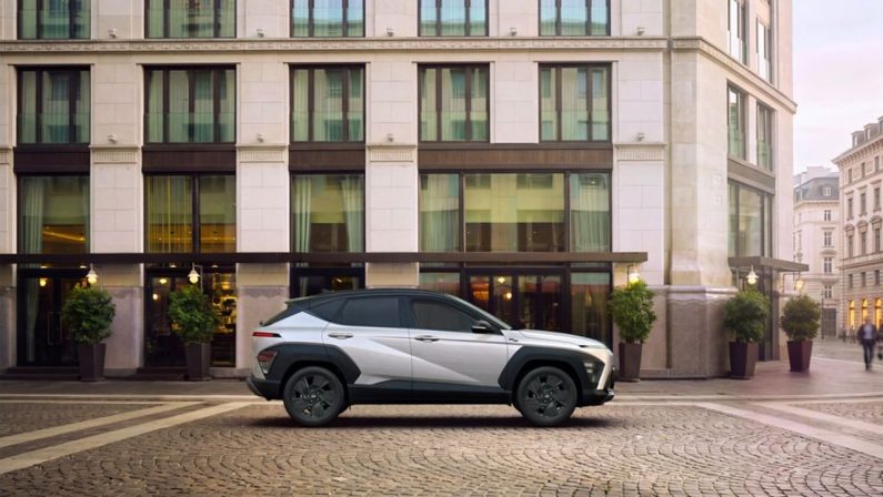 Hyundai, l’allestimento Dark Line debutta anche sullo sport utility Kona