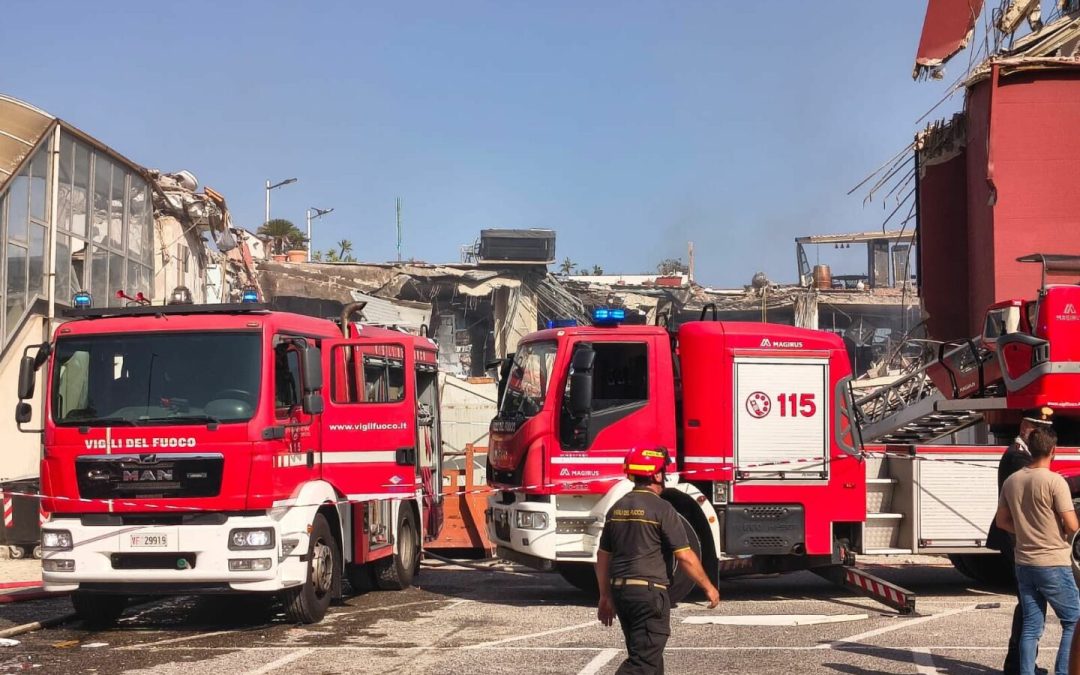 Crolla palazzina a Messina, si cercano eventuali dispersi tra macerie