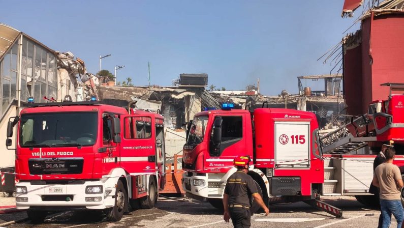 Crolla palazzina a Messina, si cercano eventuali dispersi tra macerie